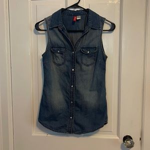 Button up denim sleeveless shirt from H&M.